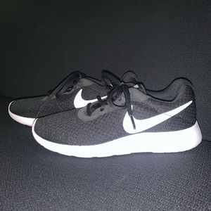 Nike Tanjun Women's Running Shoes